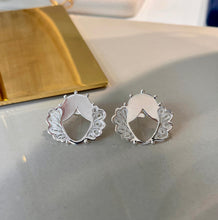 Cargar imagen en el visor de la galería, Aretes Donaire, baño de plata.