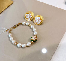 Cargar imagen en el visor de la galería, Aretes Flor del Espíritu Santo