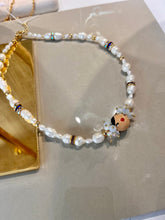 Cargar imagen en el visor de la galería, Collar Estela perlado singular, con rhinestones