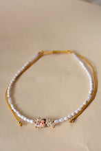 Cargar imagen en el visor de la galería, Choker Estelita Empollerada singular. Hilo dorado.