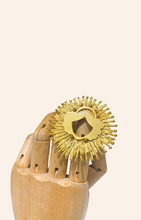 Cargar imagen en el visor de la galería, Anillo Corazón del universo. Tu mi encanto Joyas.
