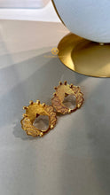Cargar imagen en el visor de la galería, Aretes Donaire.
