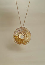 Cargar imagen en el visor de la galería, Collar Corazón del universo. Tu mi encanto Joyas.

