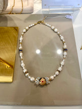 Cargar imagen en el visor de la galería, Collar Estela perlado singular, con rhinestones
