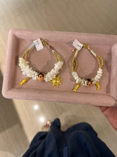 Cargar imagen en el visor de la galería, Pulsera sol, peces y empollerada.
