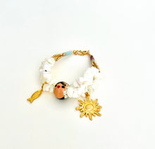 Cargar imagen en el visor de la galería, Pulsera sol, peces y empollerada.
