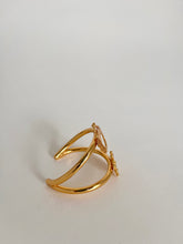 Cargar imagen en el visor de la galería, Pulsera Cuff Heredera empollerada
