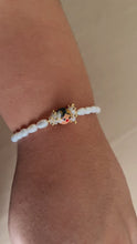 Cargar y reproducir el video en el visor de la galería, Pulsera Estelita empollerada muñequita empollerada Tu mi encanto
