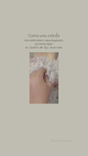 Cargar y reproducir el video en el visor de la galería, Choker Estelita Empollerada singular. Hilo dorado.
