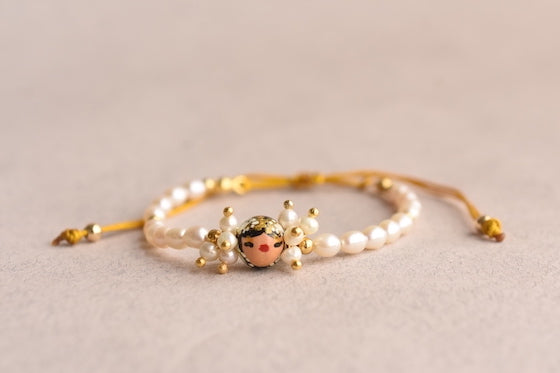 Pulsera Estelita tembleques perlados. Hilo dorado. ***Por pedido***
